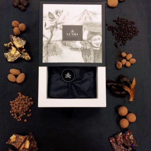 Pieniškas šokoladas su karamelizuotais žemės riešutais, prancūziškais vafliukais „Feuilletine” ir kava